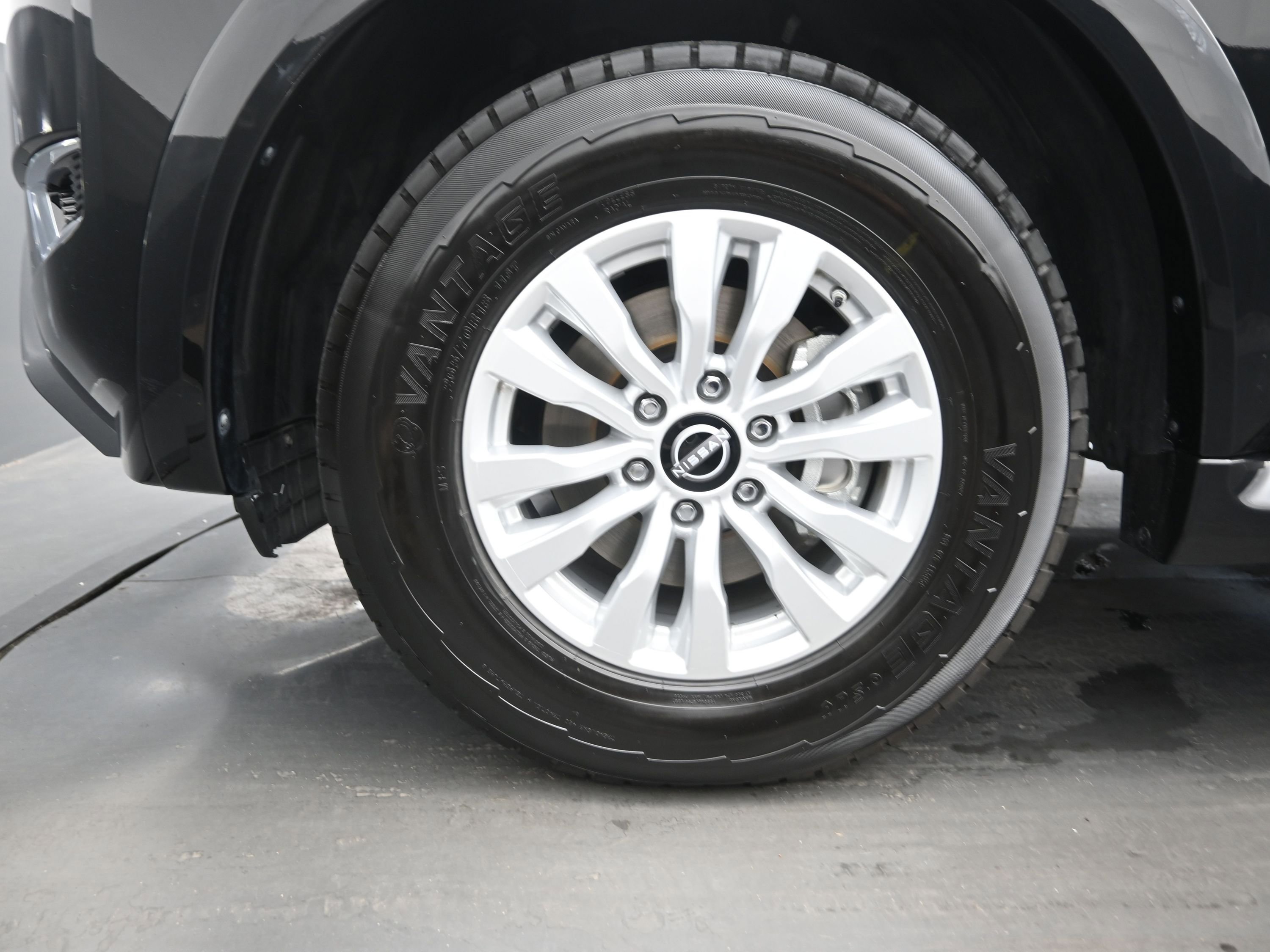 Used 2024 Nissan Armada SV image 9