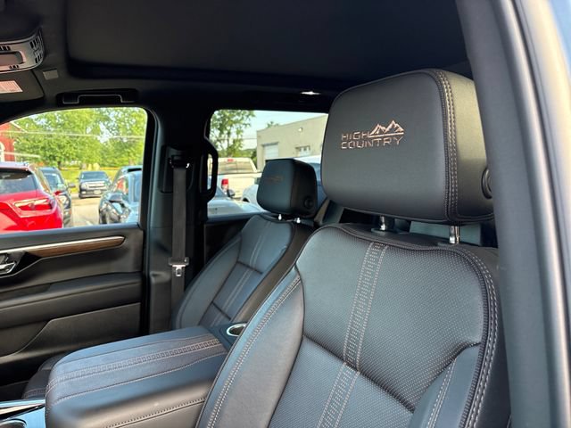Used 2025 Chevrolet Suburban High Country AWD/4WD image 9