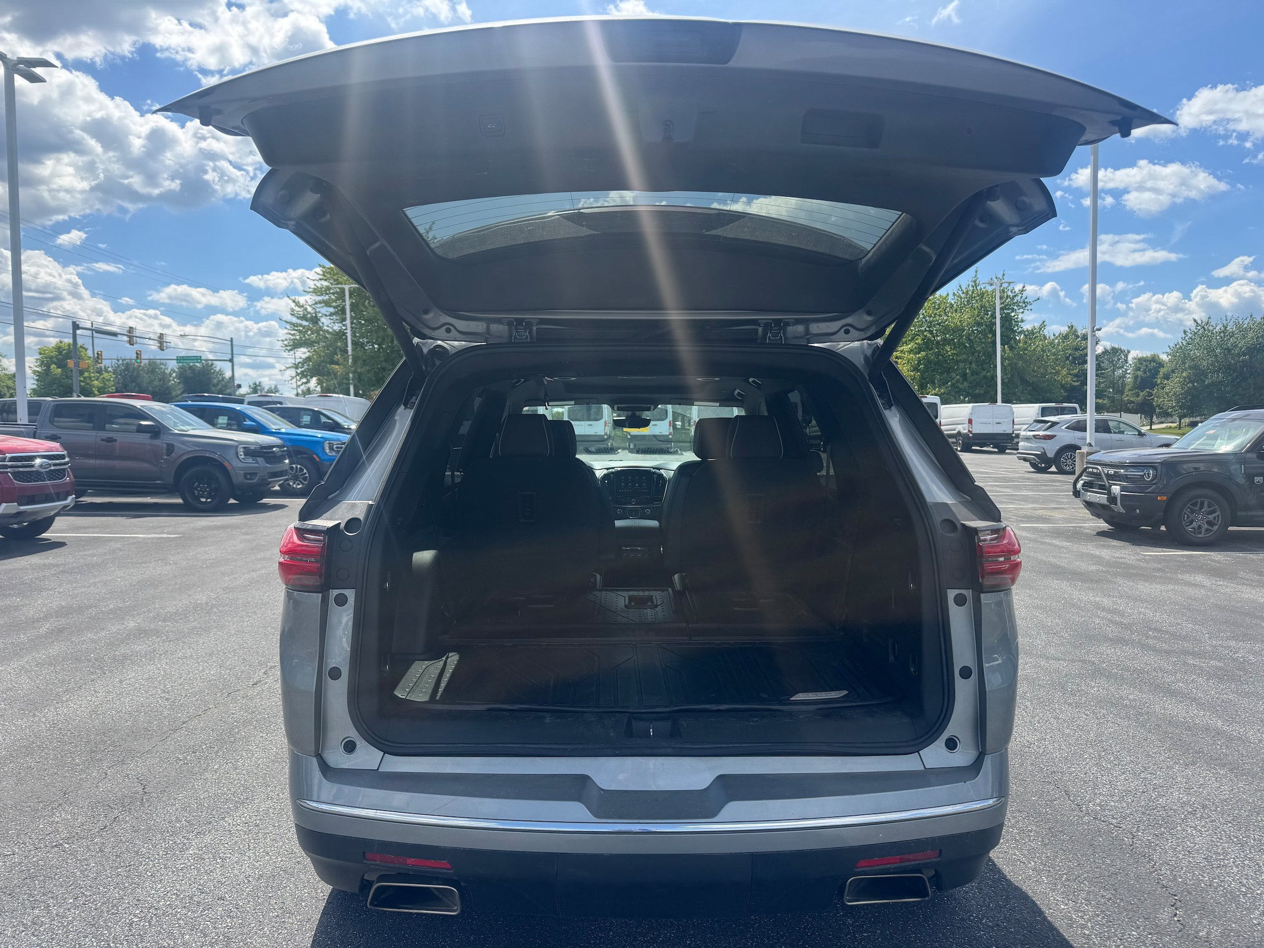 Used 2023 Chevrolet Traverse Premier w/ LPO, Floor Liner Package AWD/4WD image 5