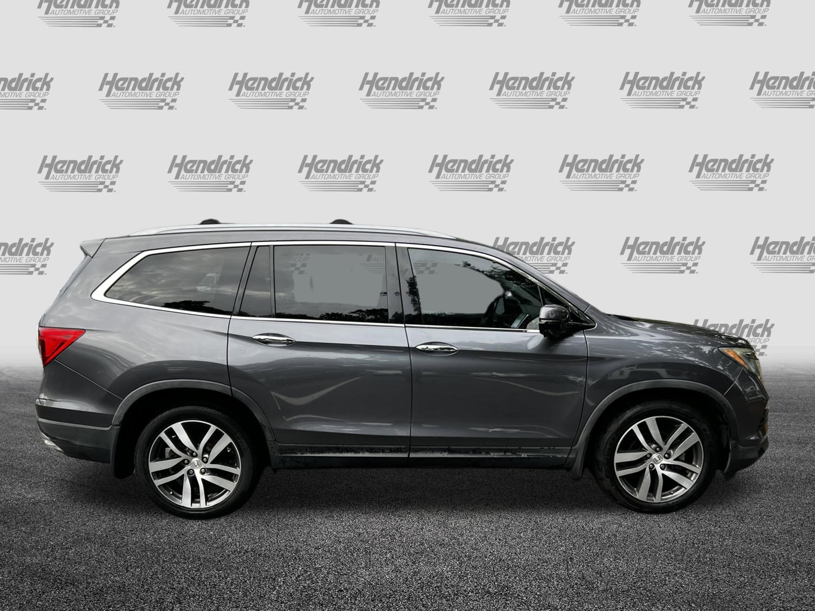Used 2017 Honda Pilot Touring image 10