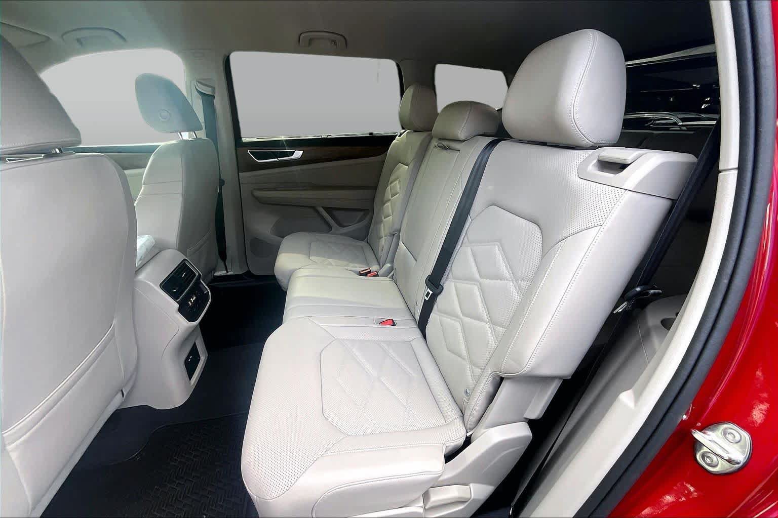 Used 2024 Volkswagen Atlas SE FWD image 21