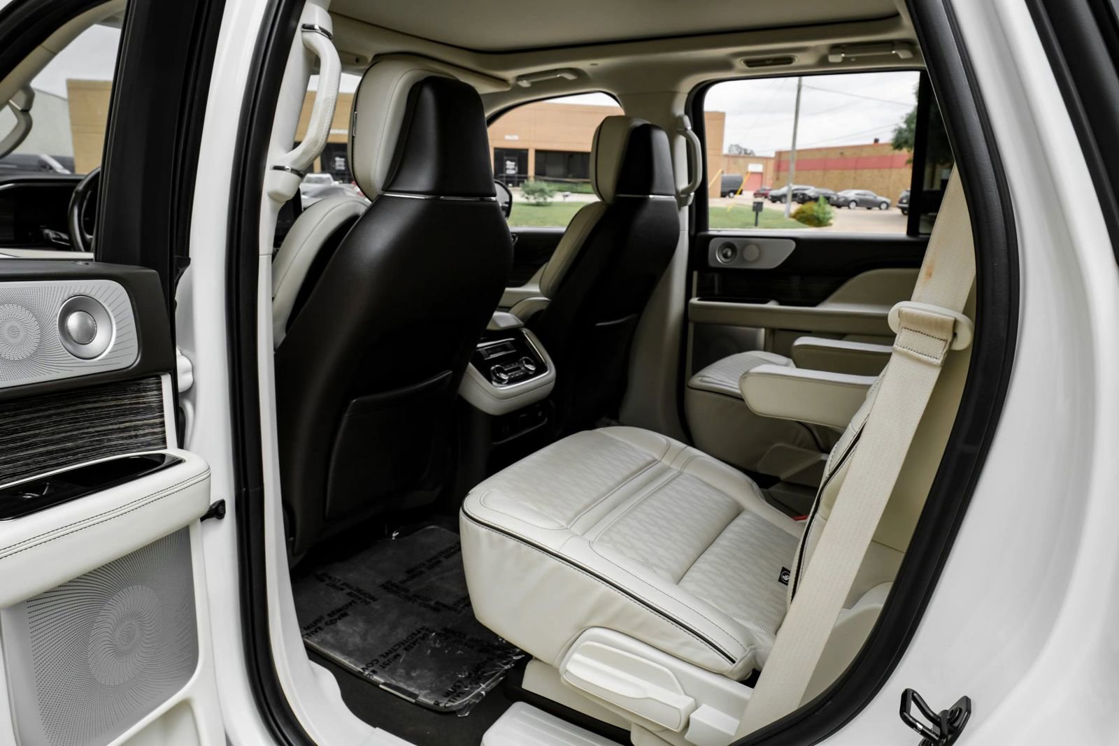 Used 2020 Lincoln Navigator Black Label w/ Cargo Convenience Package AWD/4WD image 38