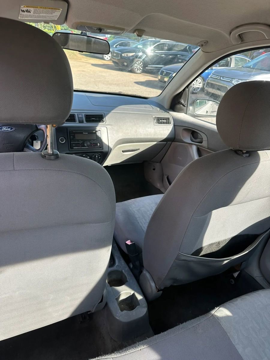 Used 2005 Ford Focus SE FWD image 8