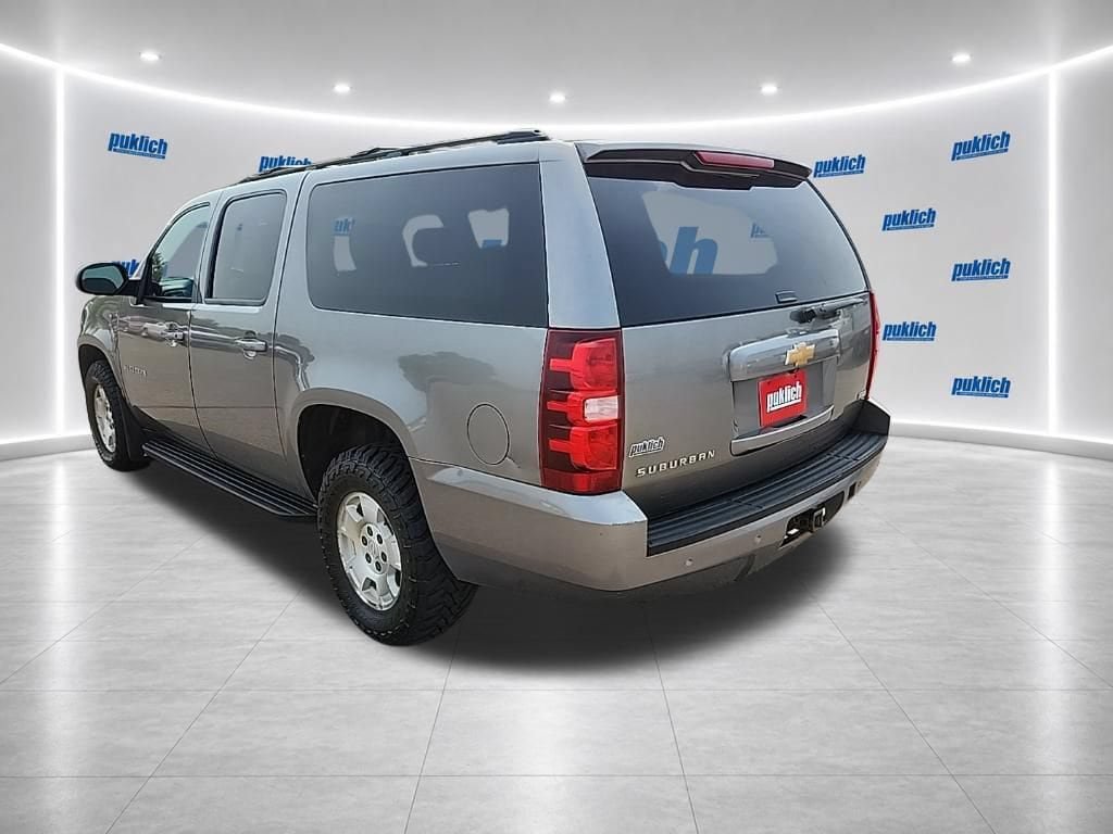 Used 2012 Chevrolet Suburban LS w/ Convenience Package 1 AWD/4WD image 3
