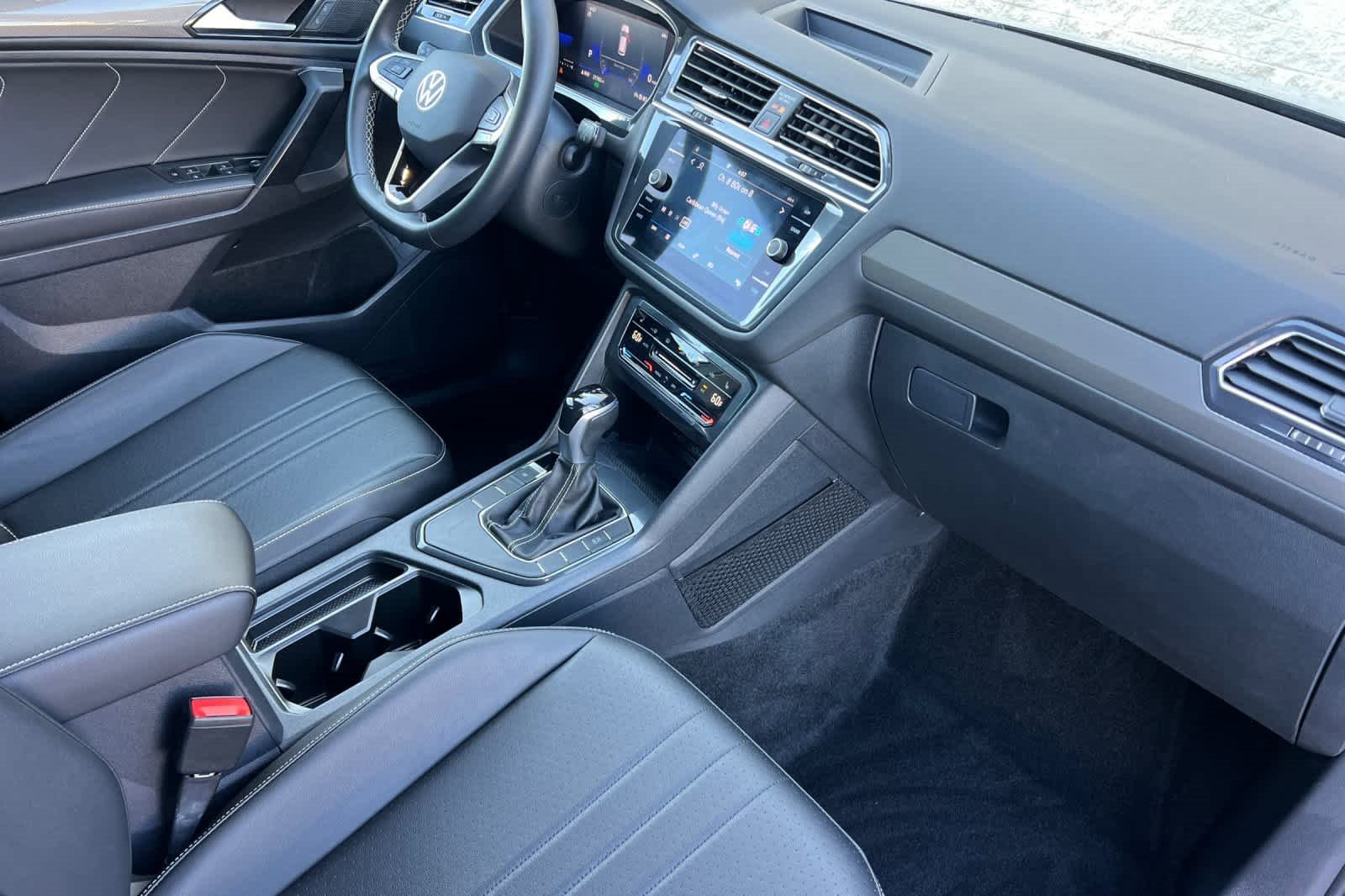 Used 2022 Volkswagen Tiguan SE image 17