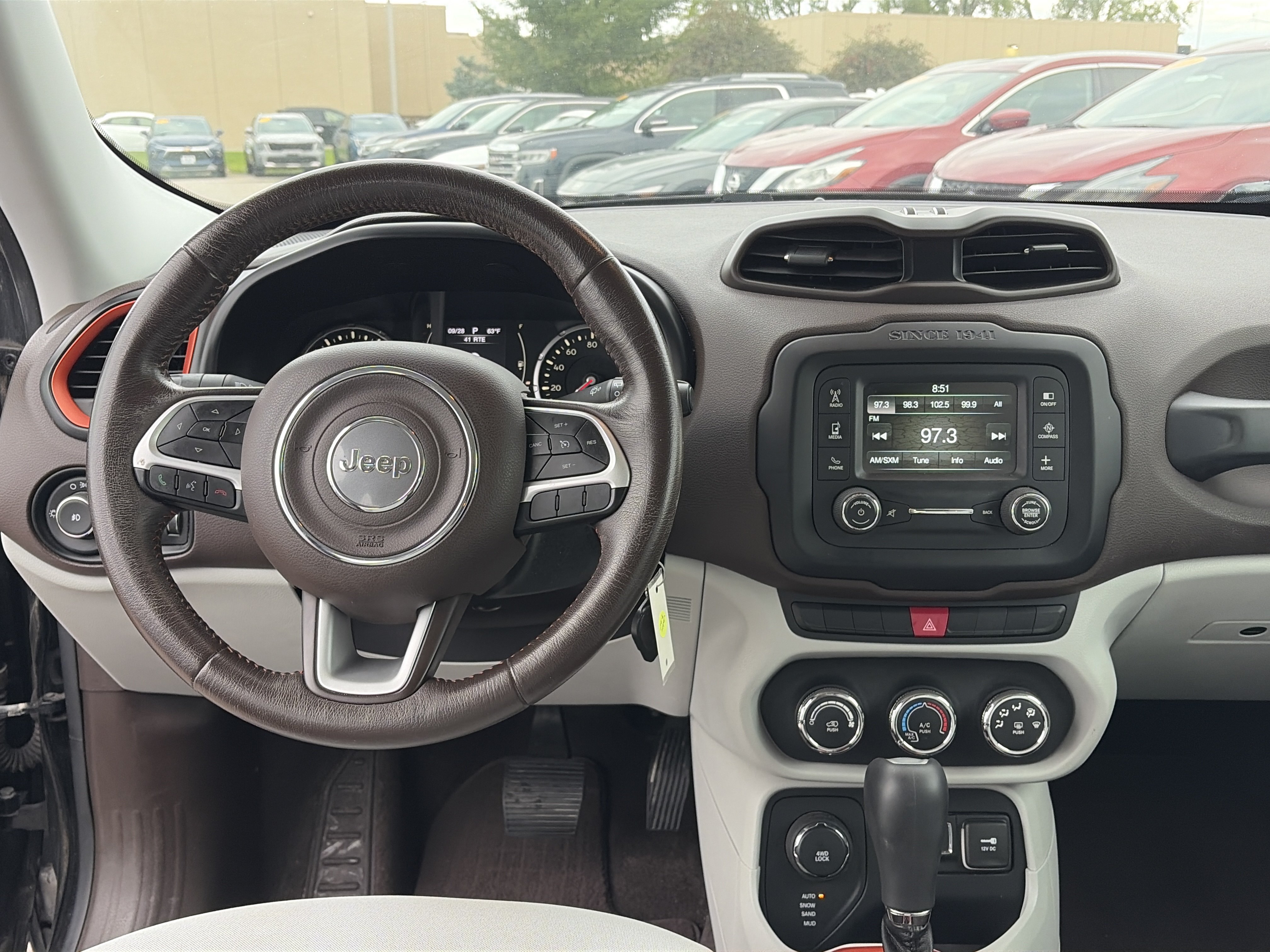 Used 2015 Jeep Renegade Latitude AWD/4WD image 19