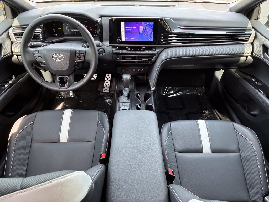 Used 2025 Toyota Camry SE FWD image 5