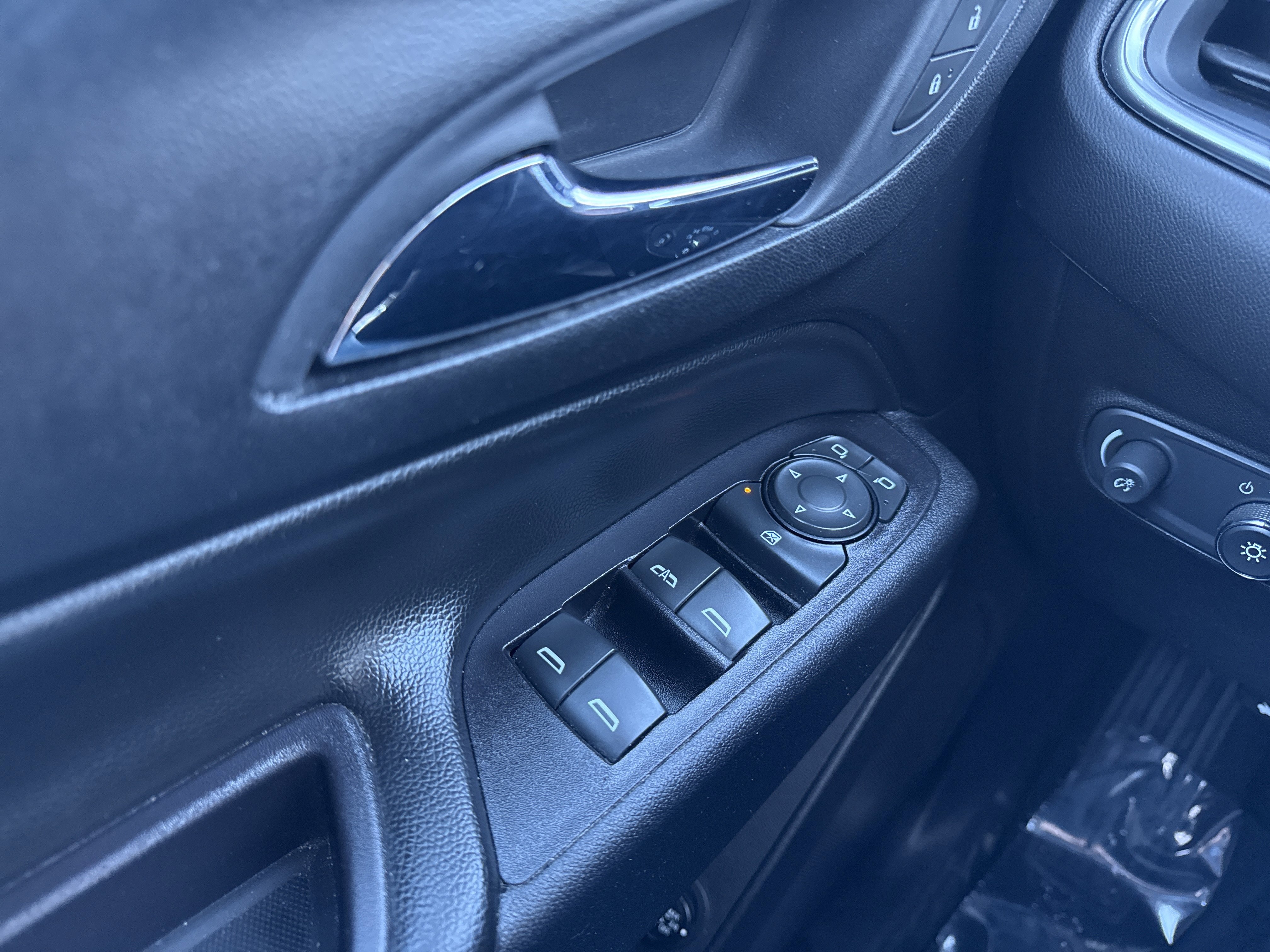 Used 2020 Chevrolet Equinox LT image 23