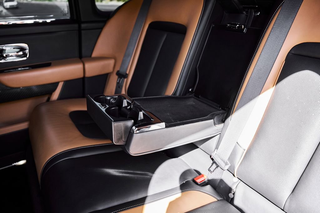 Used 2022 Rolls-Royce Cullinan Black Badge w/ Dark Exterior Package AWD/4WD image 55