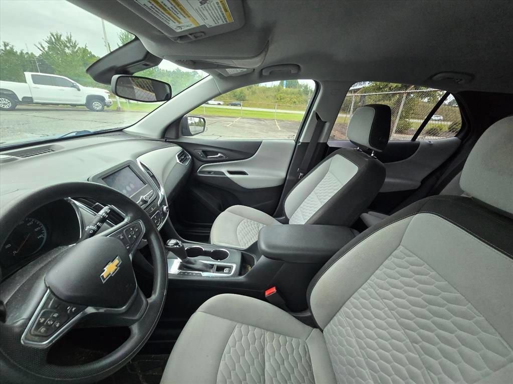 Used 2020 Chevrolet Equinox LS w/ LPO, Floor Liner Package FWD image 4