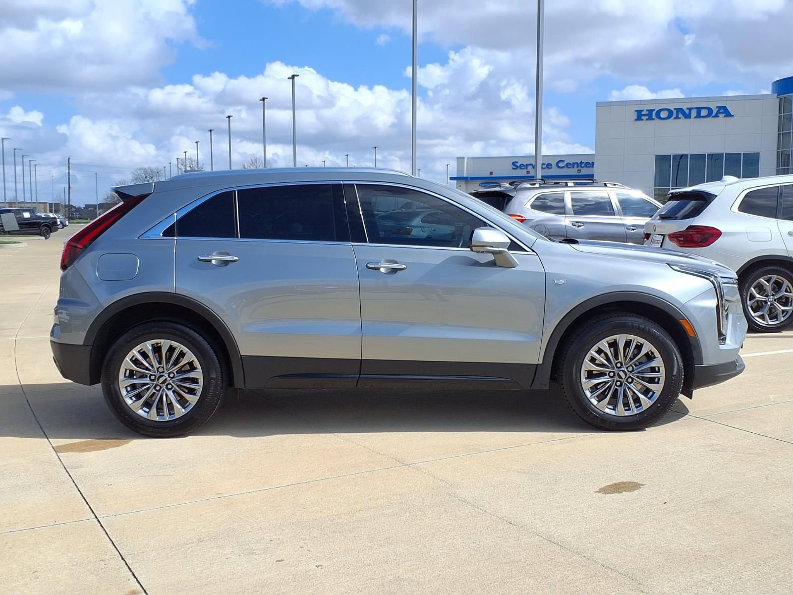 Used 2025 Cadillac XT4 Premium Luxury image 8