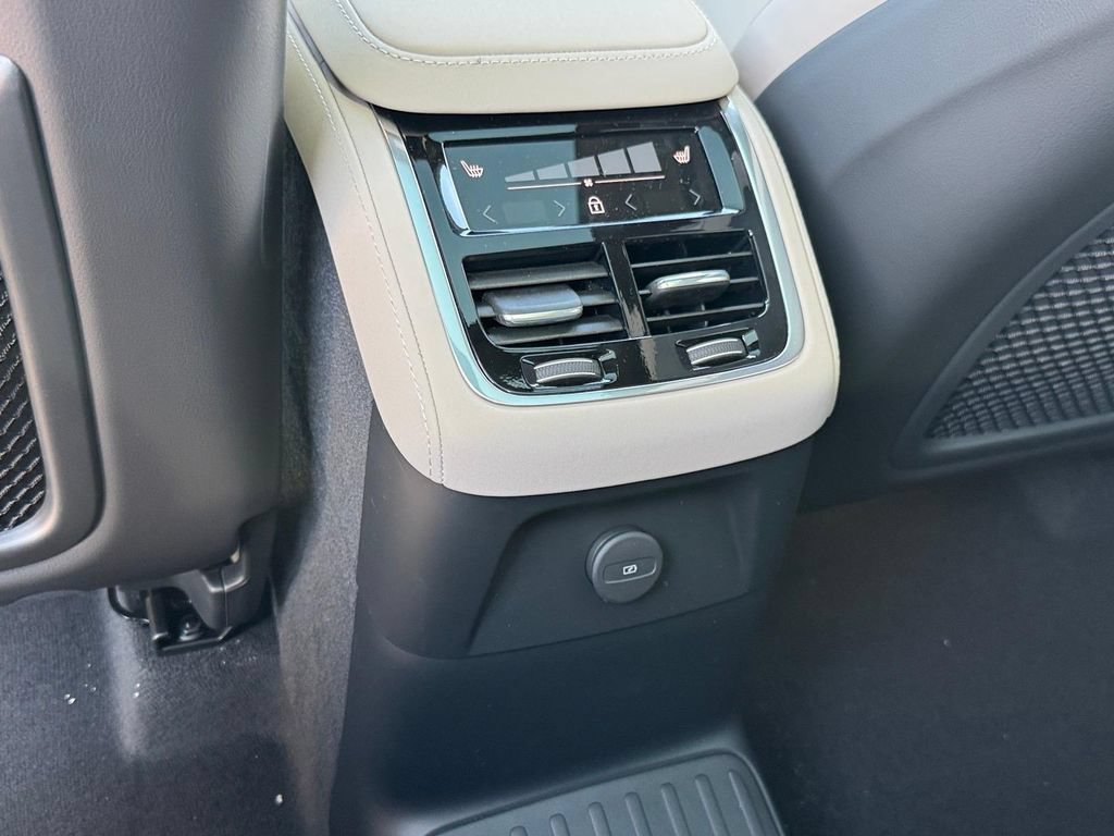 New 2026 Volvo XC90 T8 Plus w/ Protection Package AWD/4WD image 11