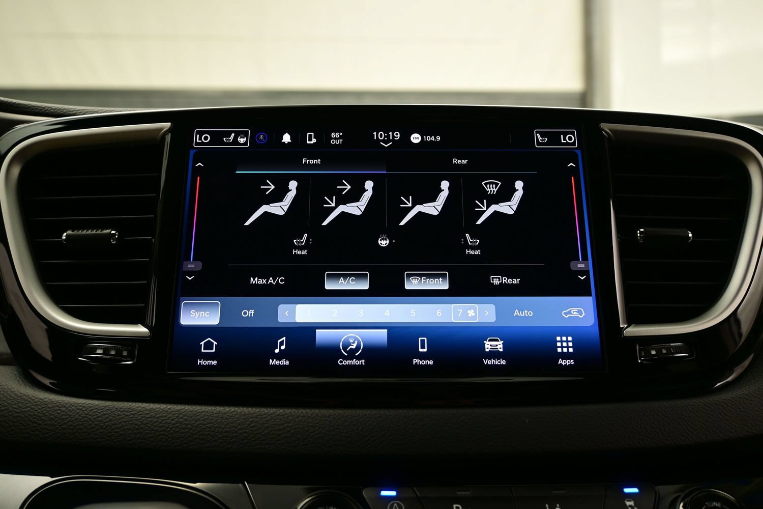 Used 2023 Chrysler Pacifica Touring-L FWD image 22