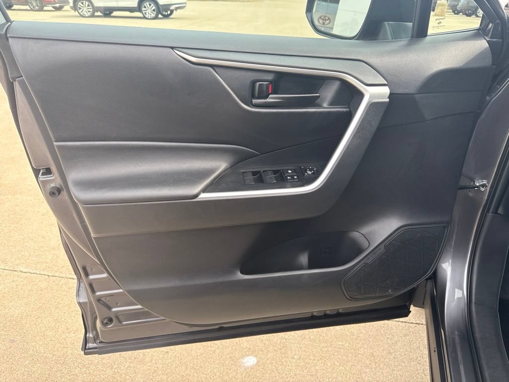 Certified 2022 Toyota RAV4 LE AWD/4WD image 18
