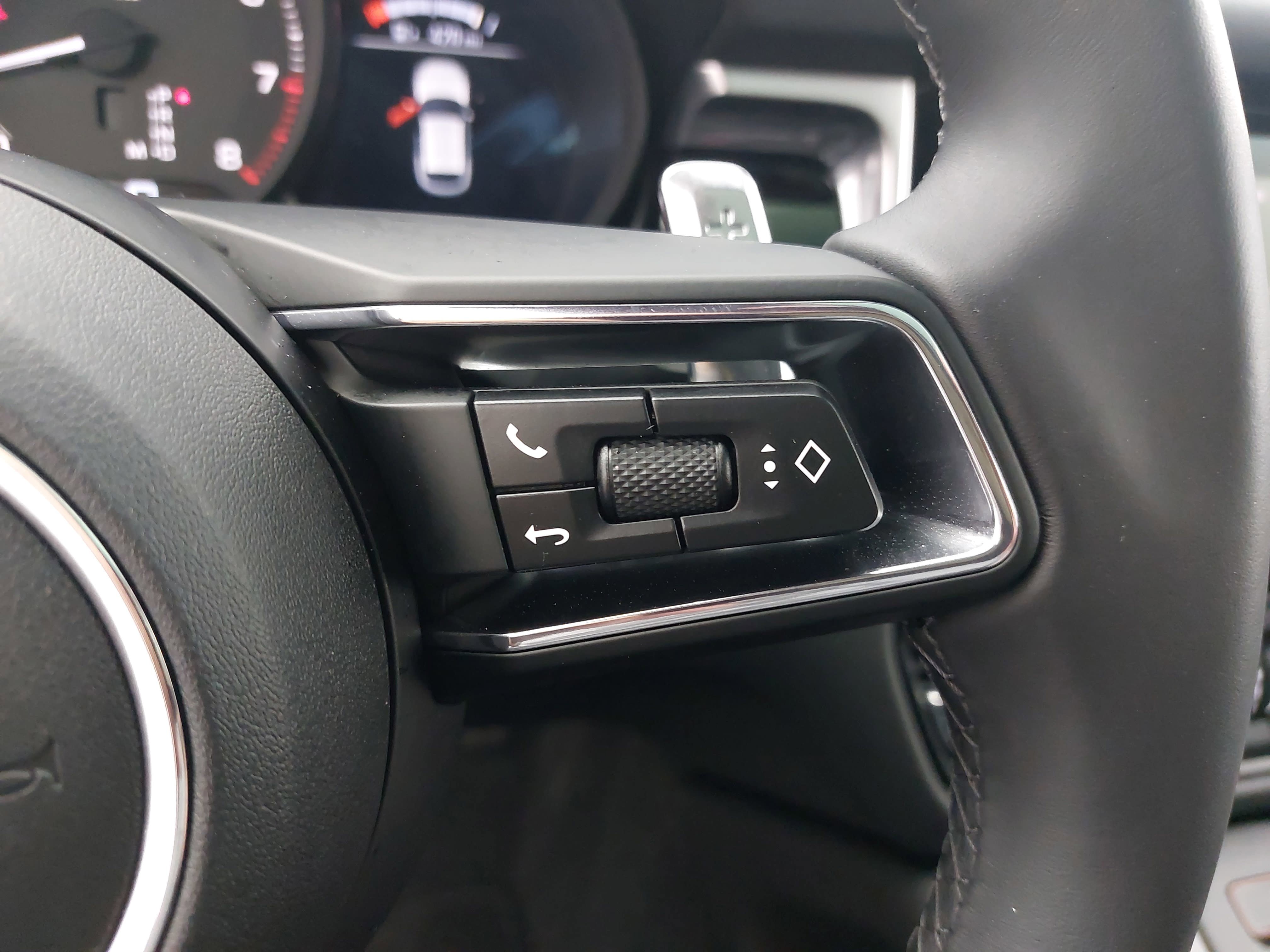 Certified 2024 Porsche Macan image 20
