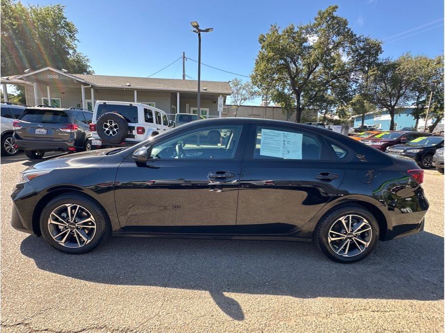 Used 2023 Kia Forte LXS FWD image 4