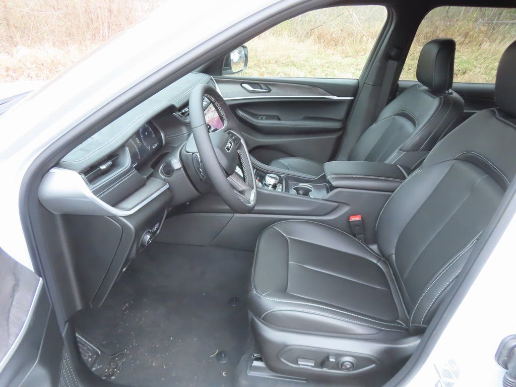 New 2025 Jeep Grand Cherokee L Limited w/ Trailer Tow Package image 20