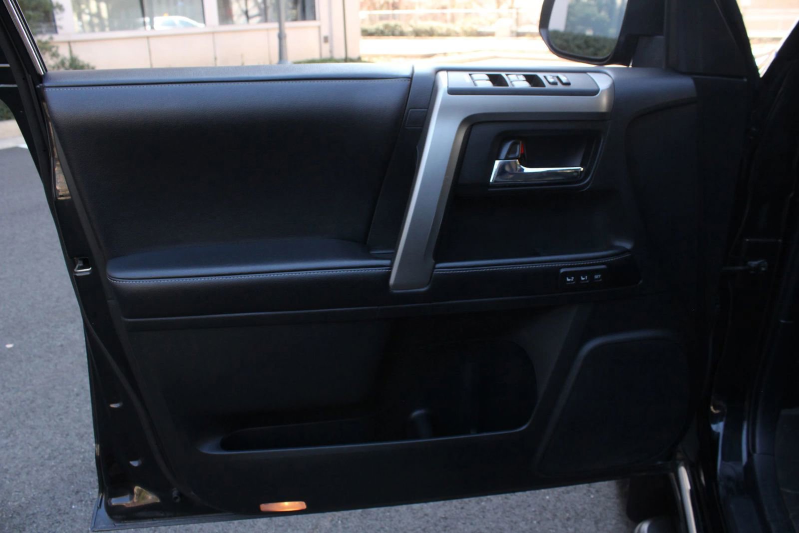 Used 2018 Toyota 4Runner Limited AWD/4WD image 15