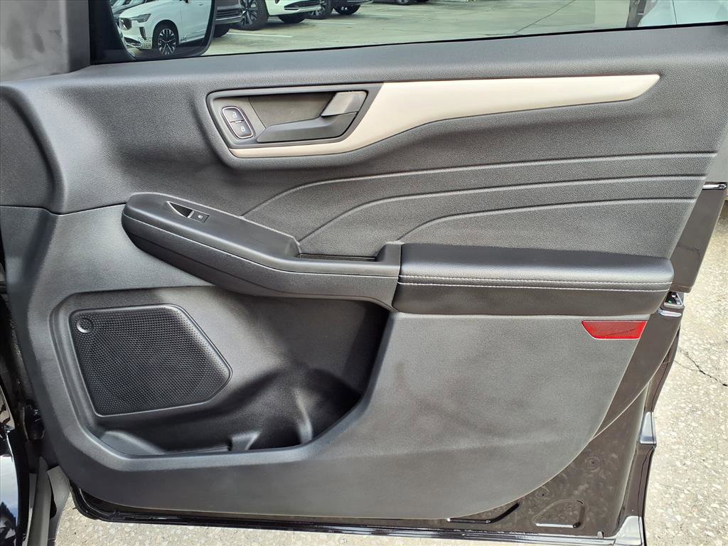 Used 2022 Ford Escape SE image 12