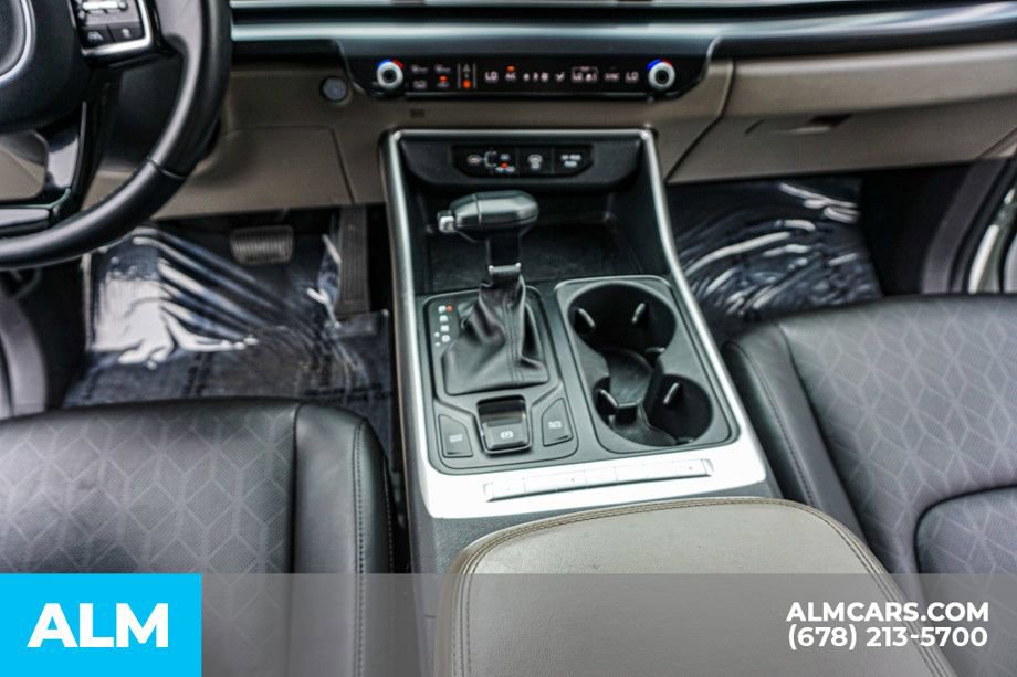 Used 2025 Kia Carnival FWD image 46