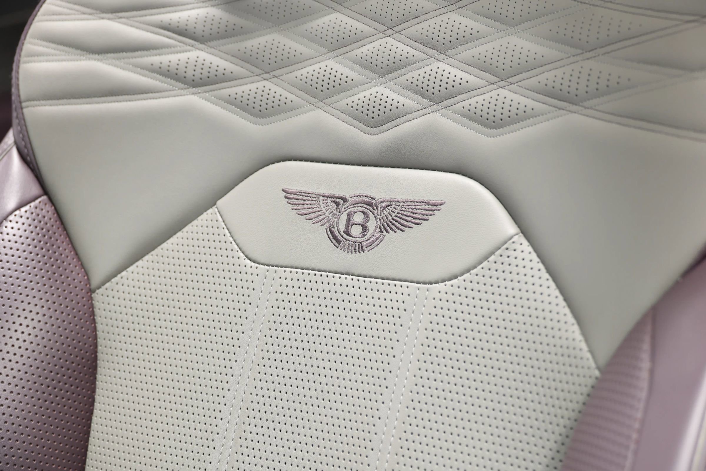 Used 2023 Bentley Bentayga Extended Wheelbase image 20