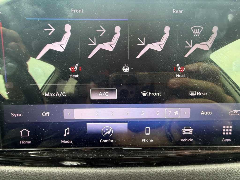 Used 2024 Chrysler Pacifica Touring-L FWD image 32