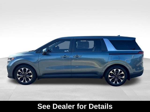 Used 2024 Kia Carnival EX FWD image 2