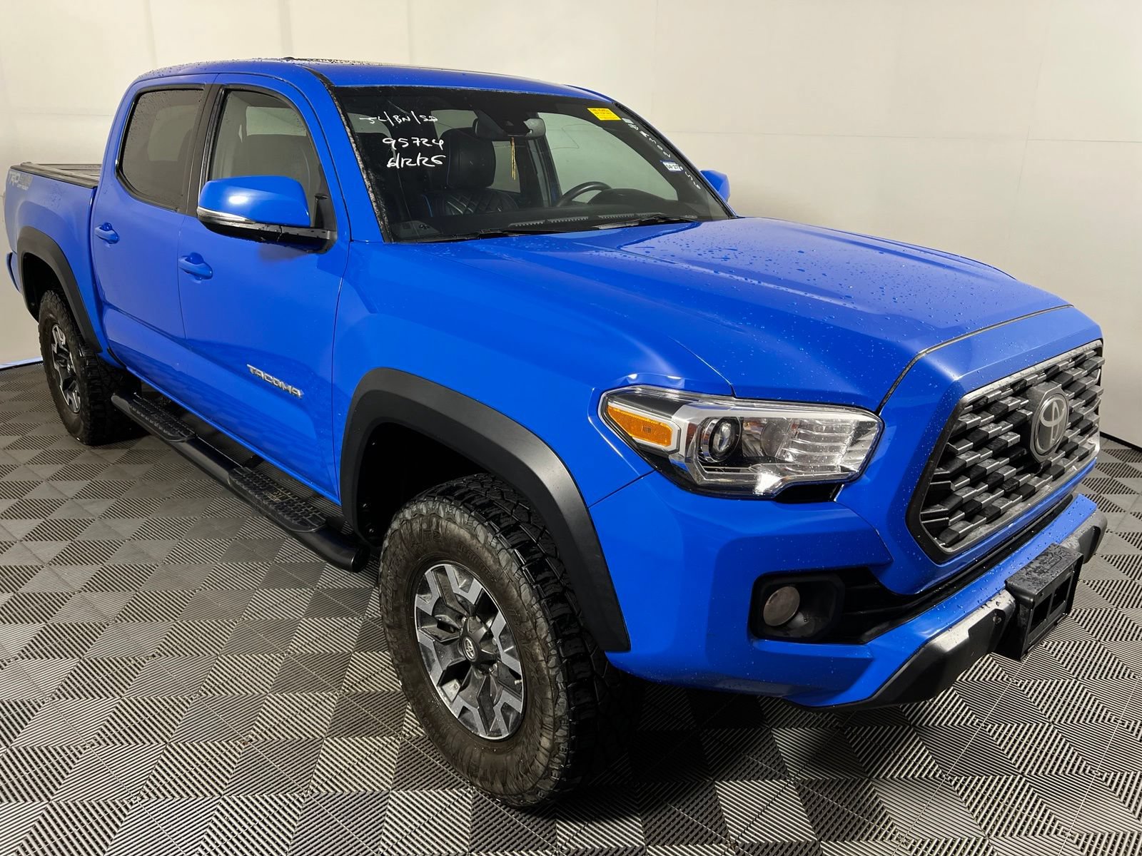 Used 2020 Toyota Tacoma TRD Off-Road w/ TRD Premium Off Road Package AWD/4WD image 3