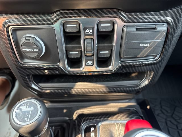 Used 2022 Jeep Wrangler Unlimited Sahara w/ Advanced Safety Group AWD/4WD image 17