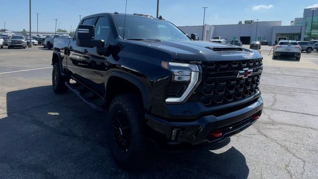 New 2026 Chevrolet Silverado 2500 ZR2 w/ LPO, Dark Essentials Package AWD/4WD image 4