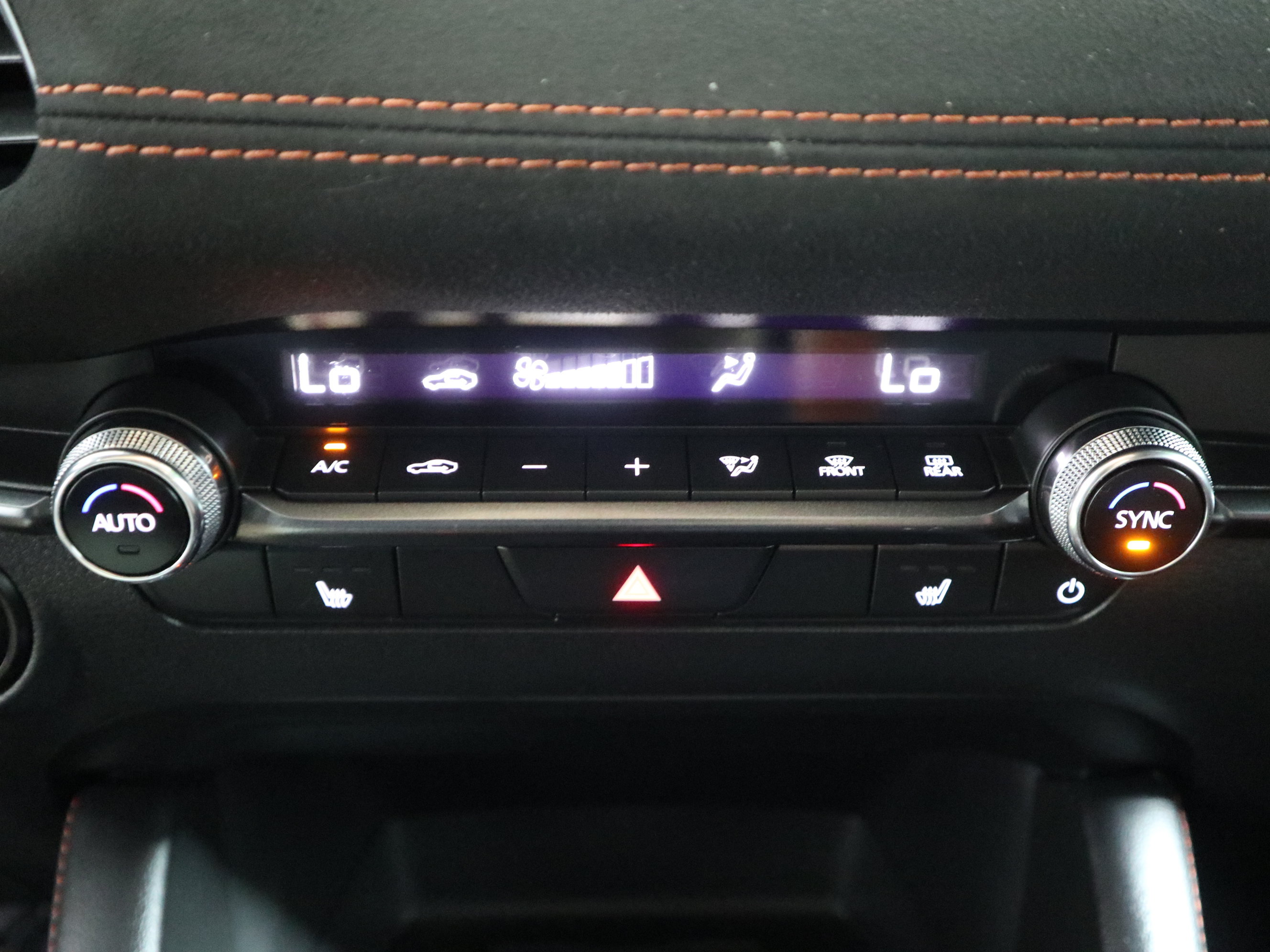 Certified 2025 MAZDA MAZDA3 Carbon AWD/4WD image 34