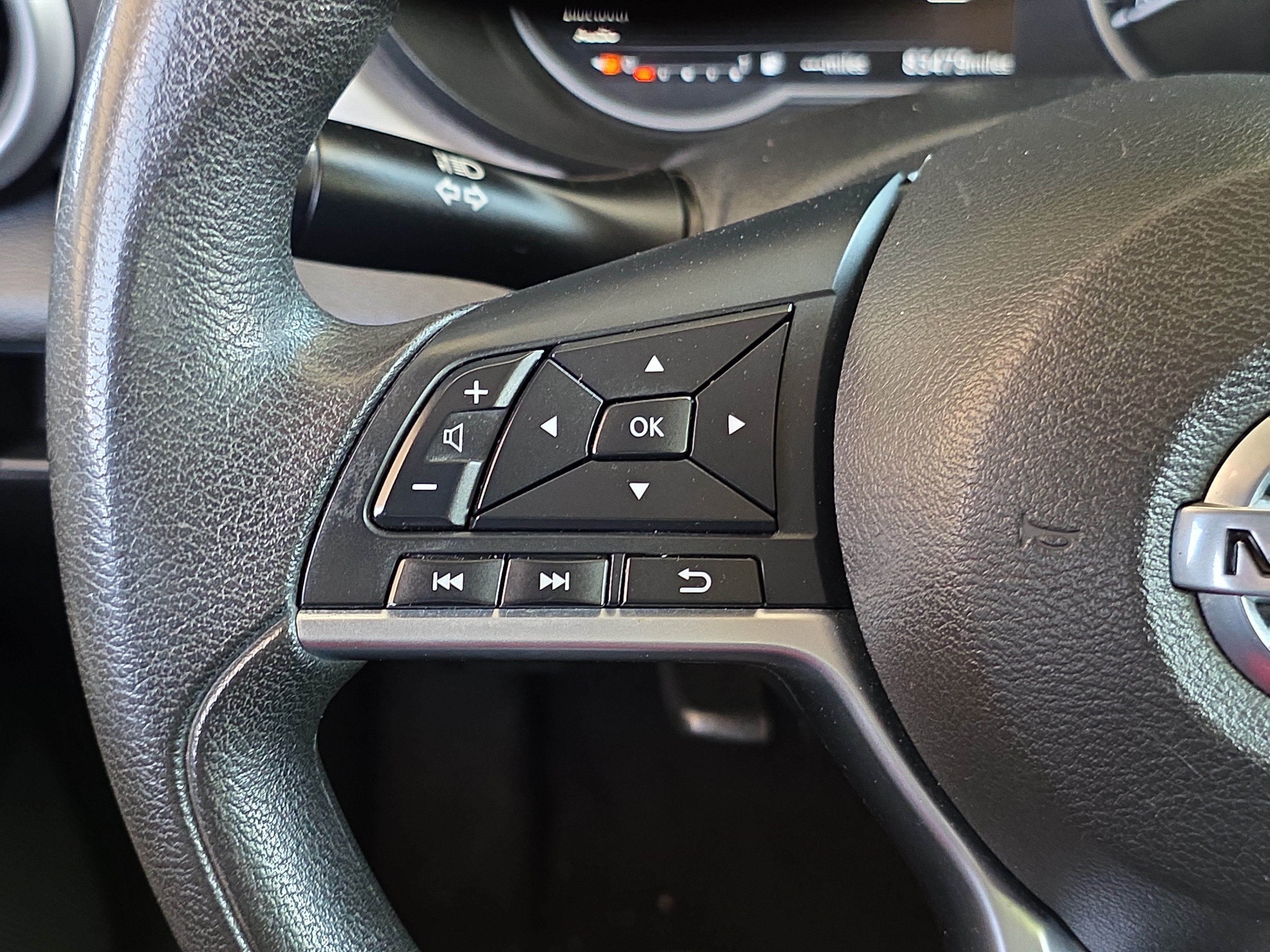 Used 2021 Nissan Versa SV FWD image 14