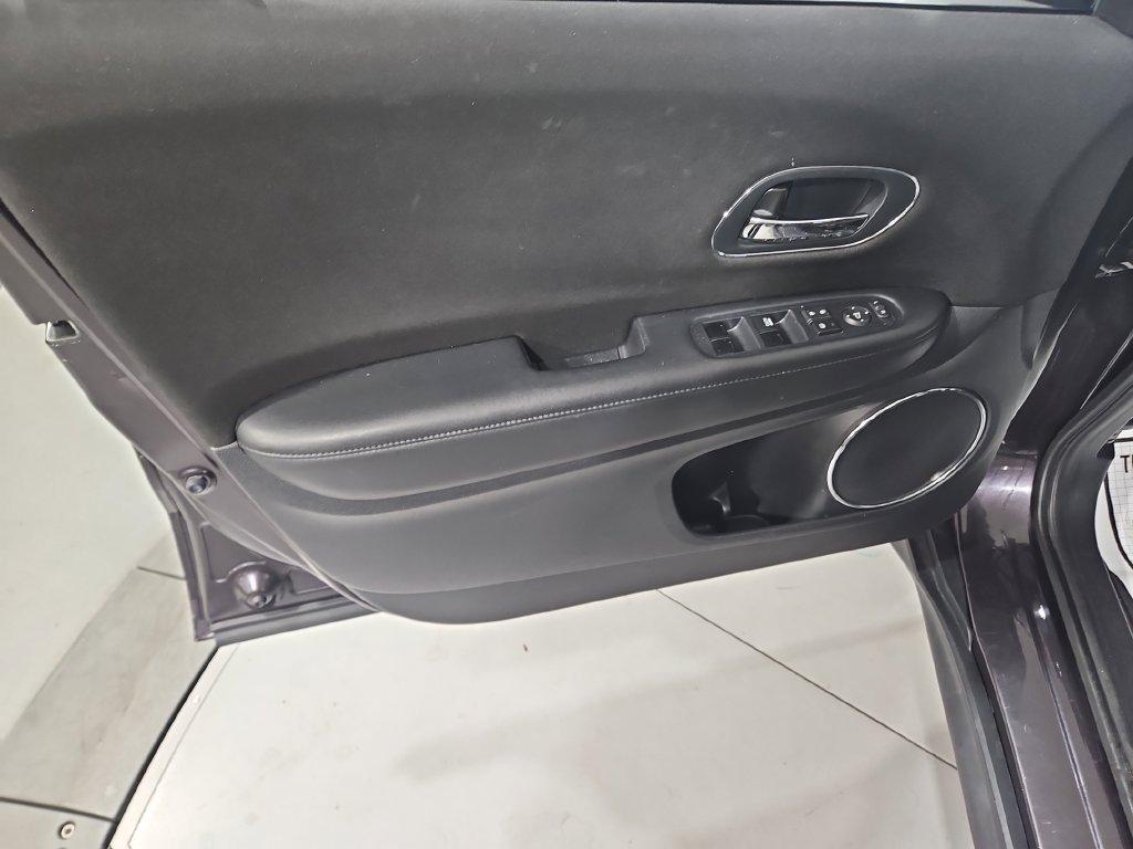 Used 2018 Honda HR-V EX image 10