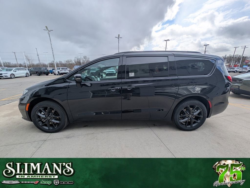 New 2026 Chrysler Pacifica Select image 6