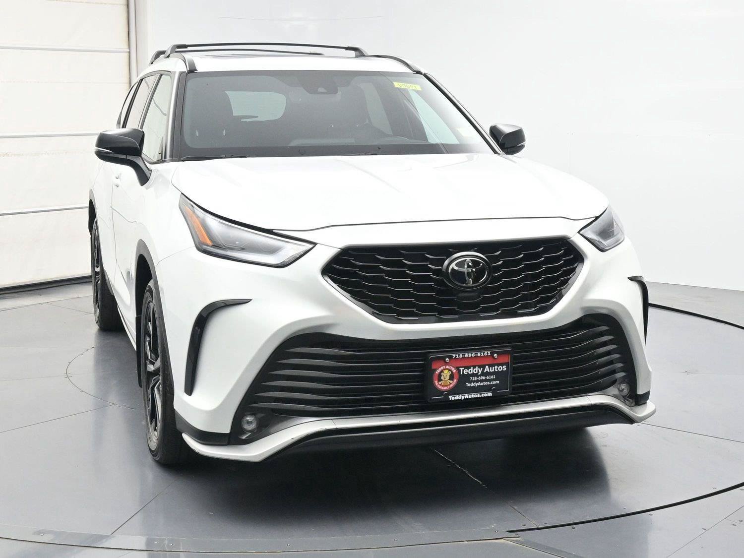 Used 2023 Toyota Highlander XSE AWD/4WD image 32