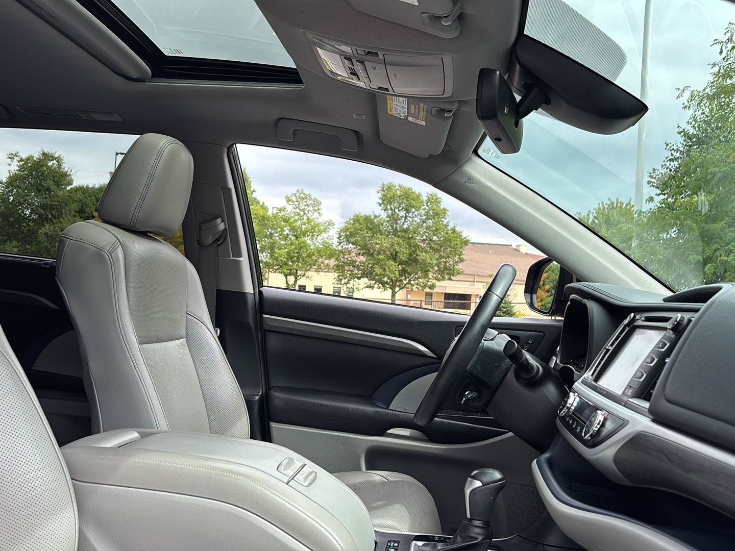Used 2018 Toyota Highlander Limited AWD/4WD image 12