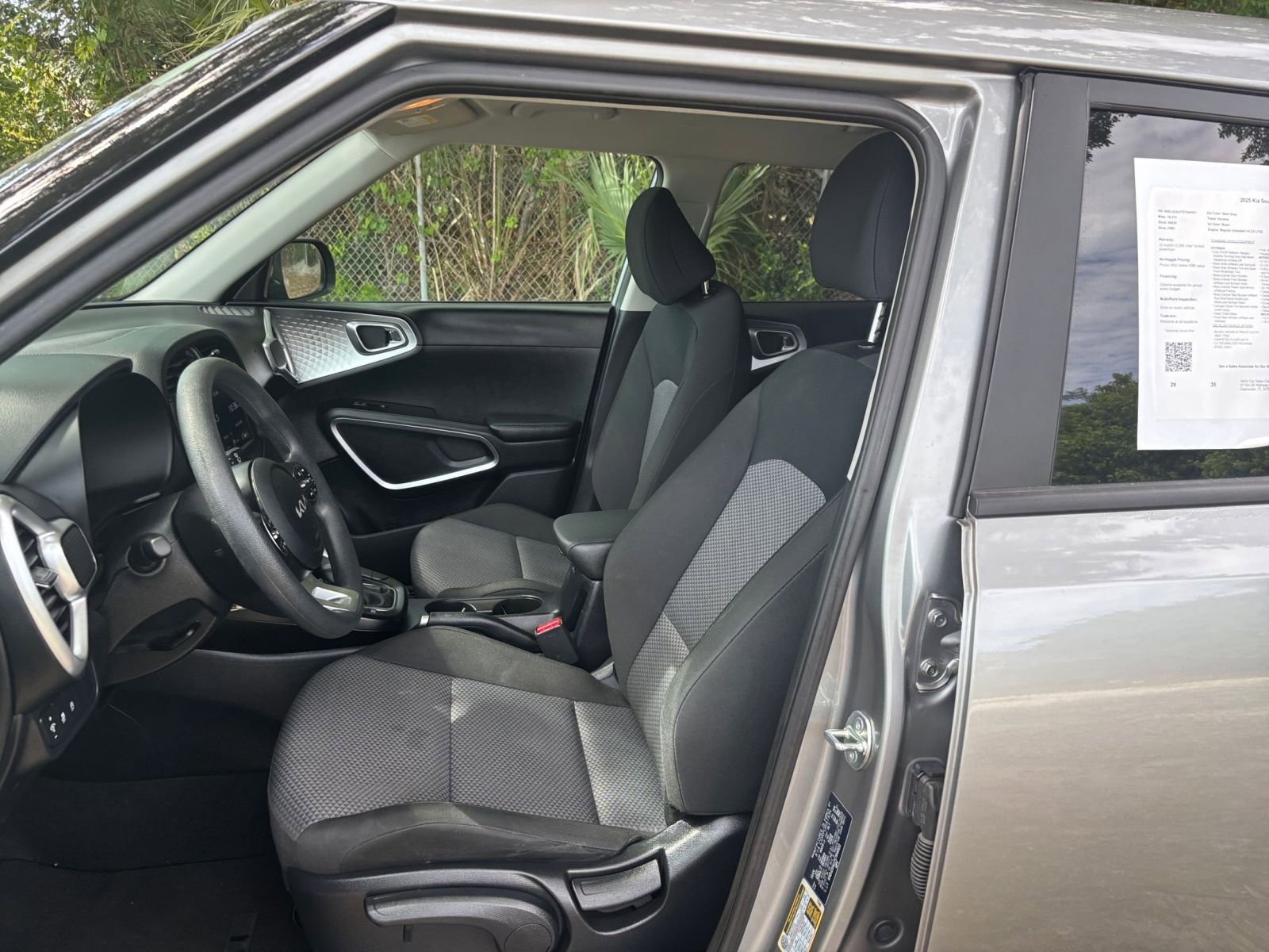 Used 2025 Kia Soul LX w/ LX Technology Package FWD image 35