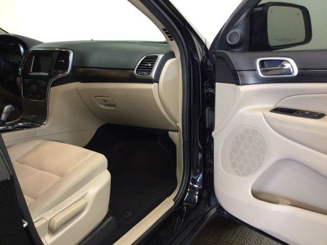 Used 2020 Jeep Grand Cherokee Laredo AWD/4WD image 11