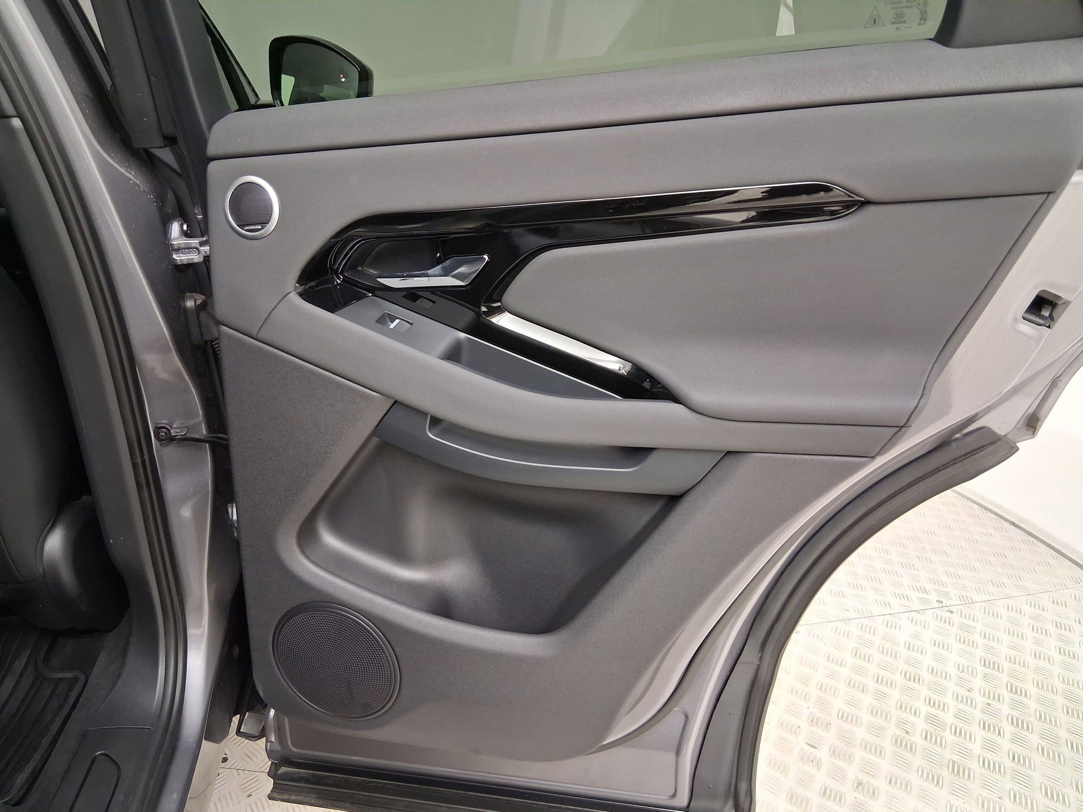 Used 2025 Land Rover Range Rover Evoque S image 32