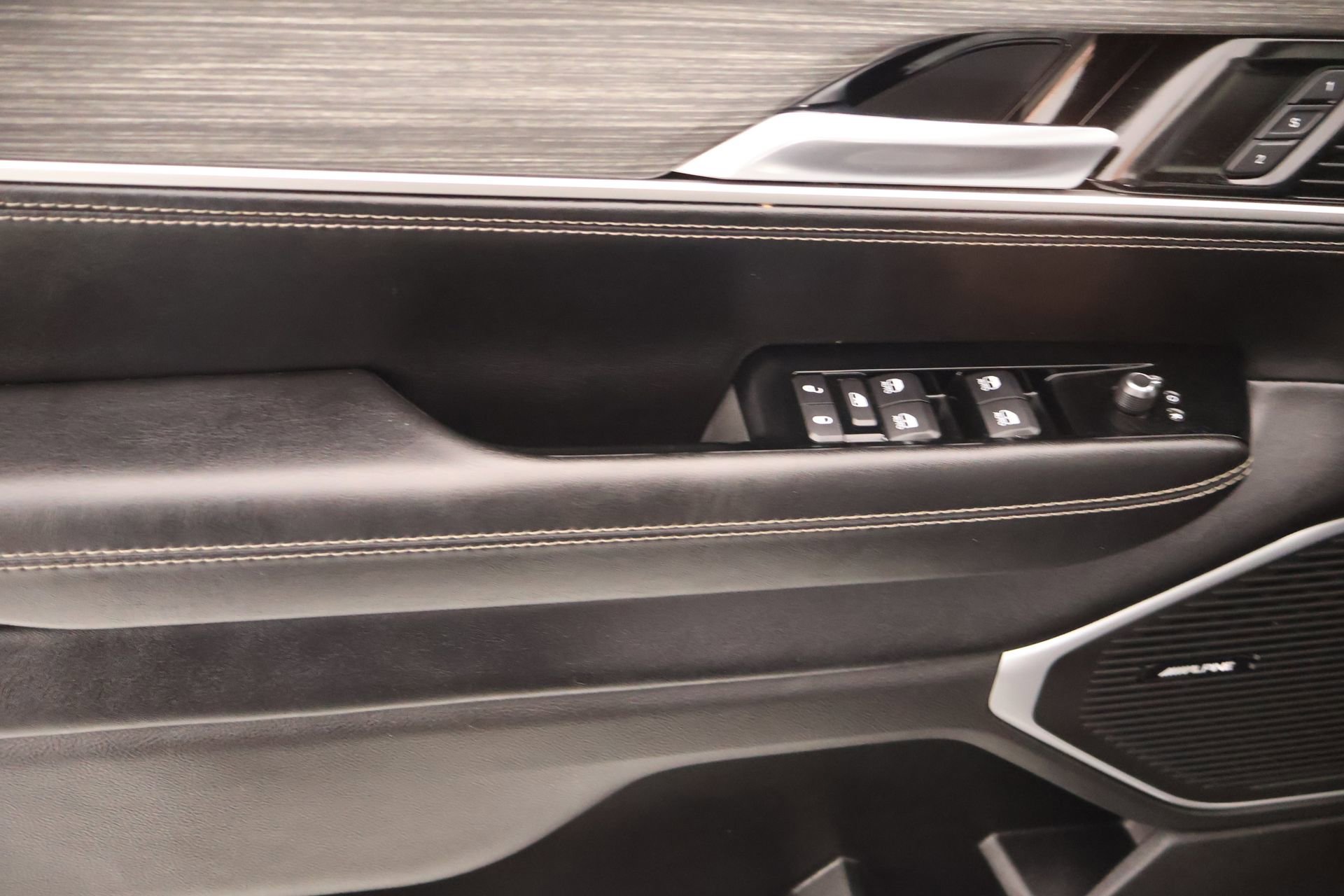 Used 2023 Jeep Wagoneer Series II image 17