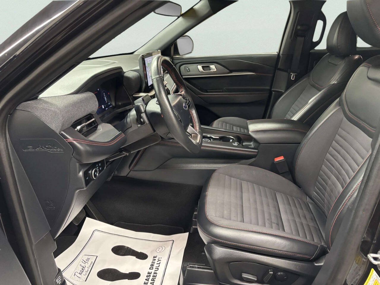 Used 2025 Ford Explorer ST-Line w/ ST-Line Street Pack AWD/4WD image 15