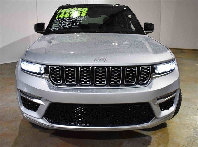 Used 2025 Jeep Grand Cherokee Summit image 4