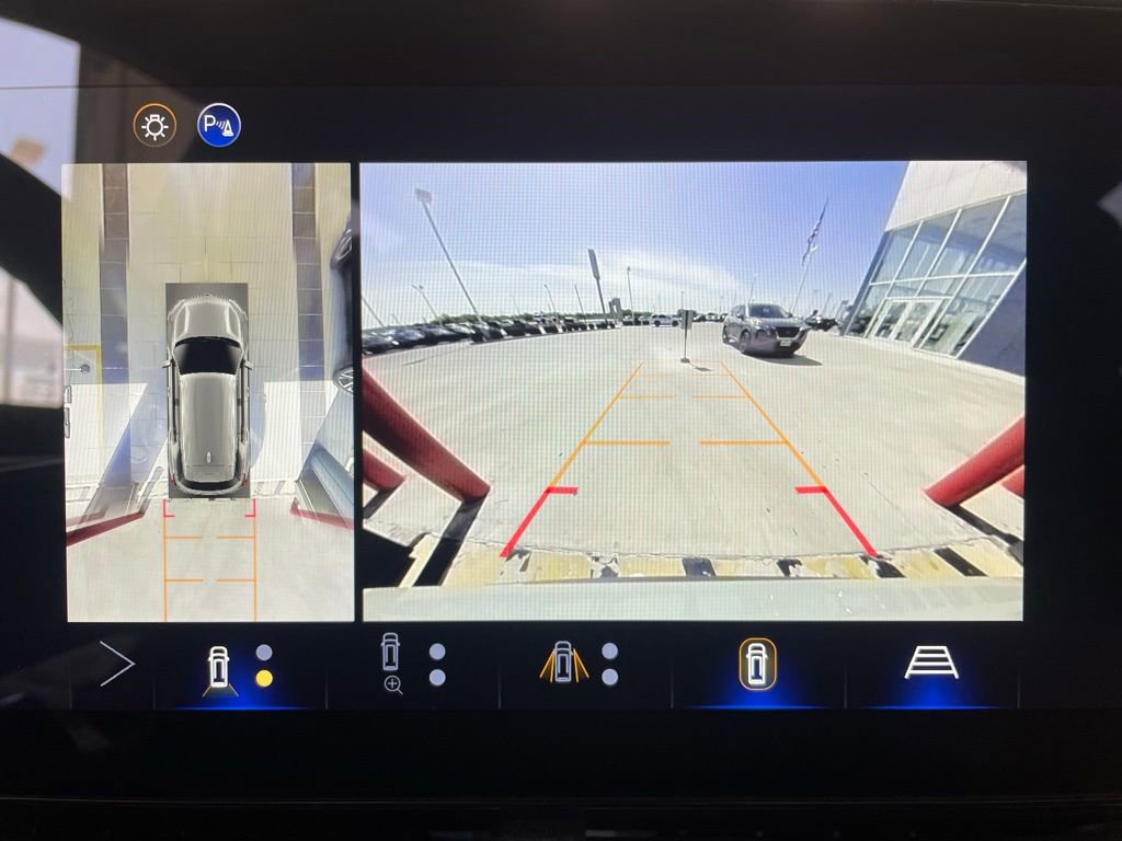 Used 2026 Chevrolet Equinox LT w/ Convenience Package II image 8