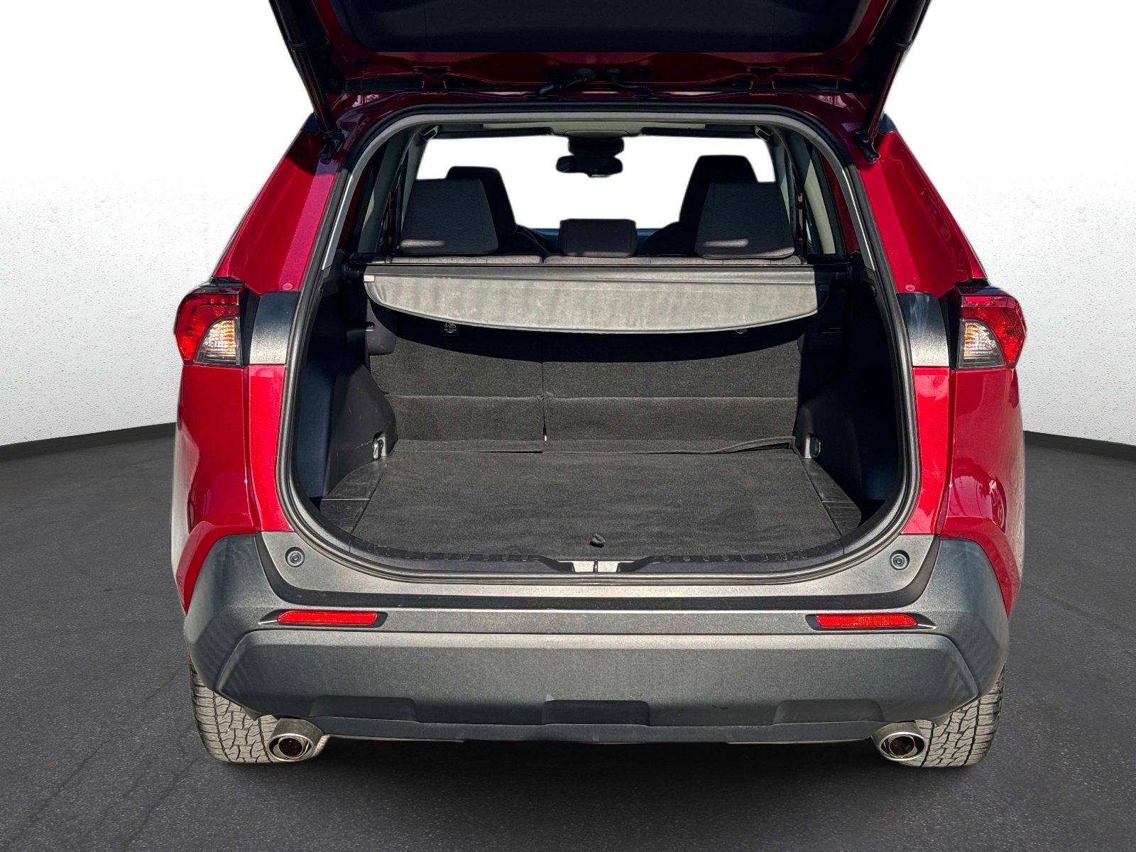 Used 2022 Toyota RAV4 XLE w/ Convenience Package image 11