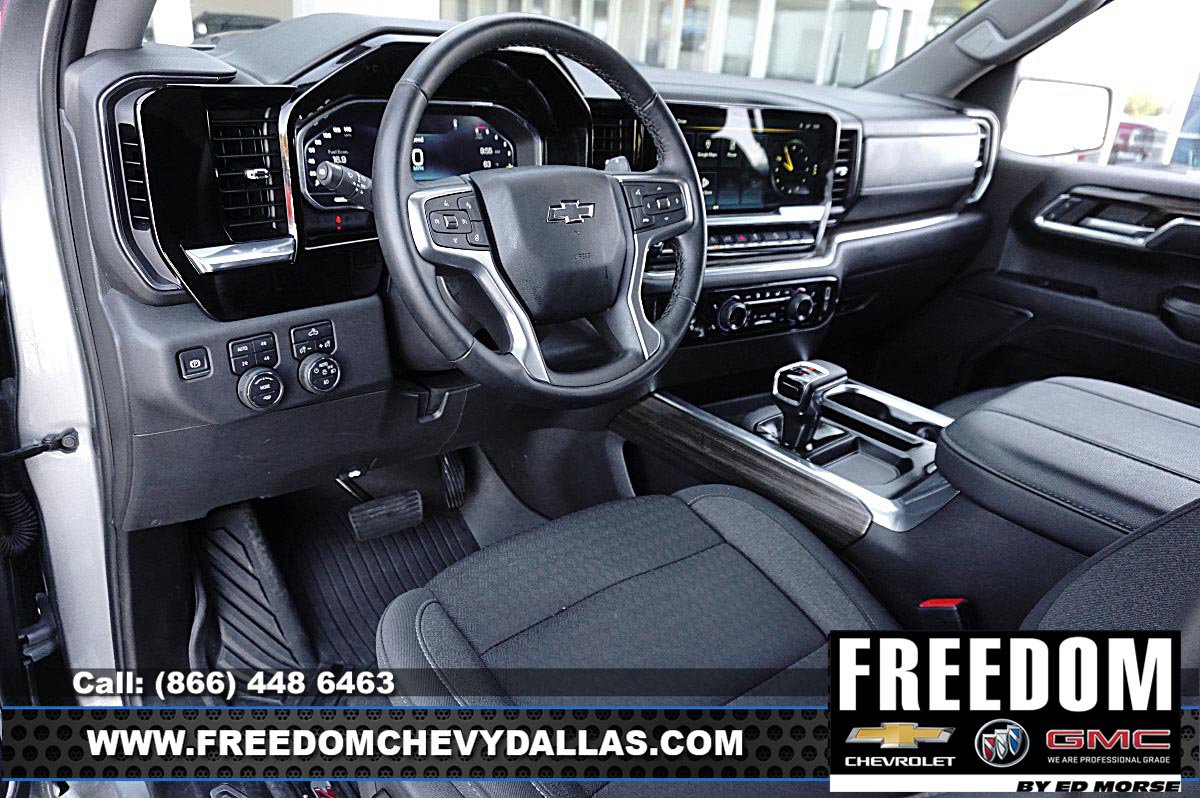 Used 2024 Chevrolet Silverado 1500 LT Trail Boss w/ LPO, Dark Essentials Package AWD/4WD image 6