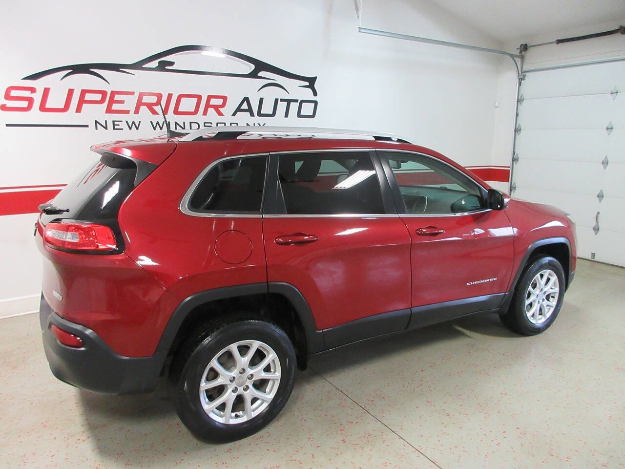 Used 2016 Jeep Cherokee Latitude w/ Cold Weather Group AWD/4WD image 4
