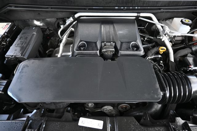 Used 2025 Chevrolet Colorado ZR2 w/ Technology Package AWD/4WD image 17