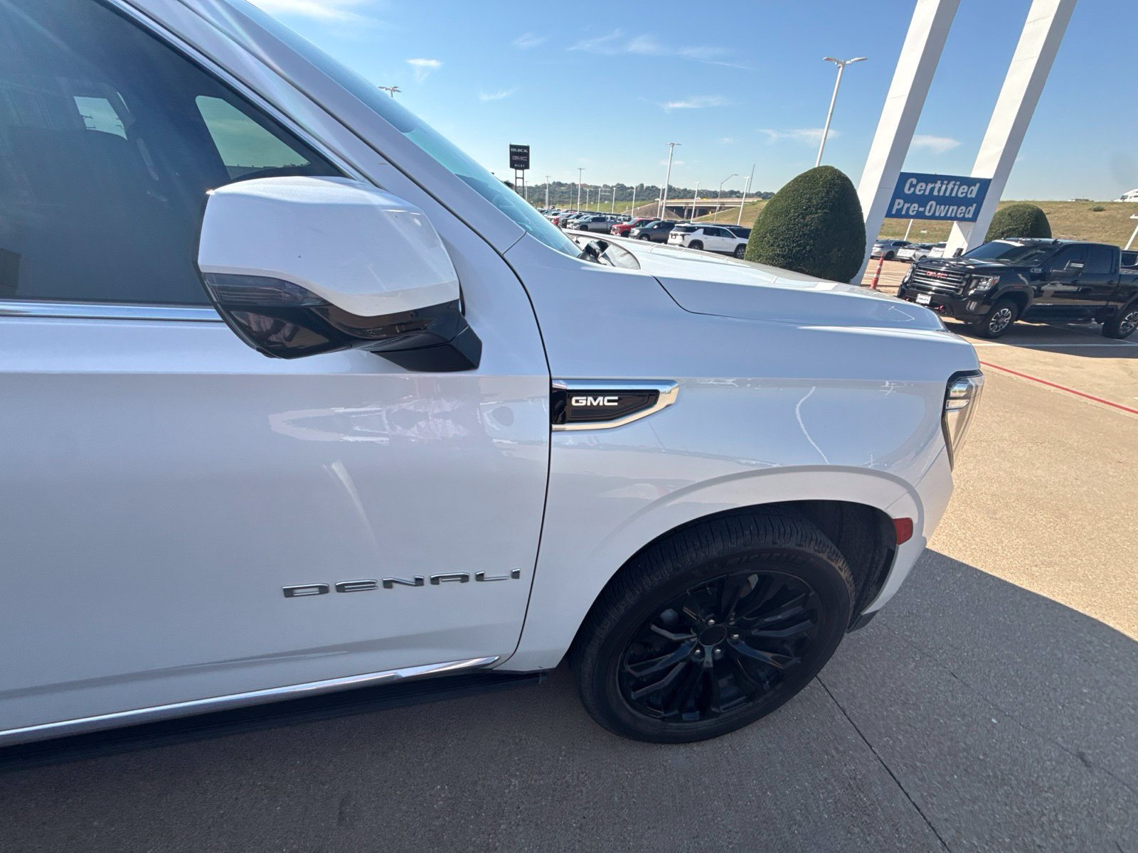 Used 2021 GMC Yukon Denali w/ Denali Premium Package AWD/4WD image 17