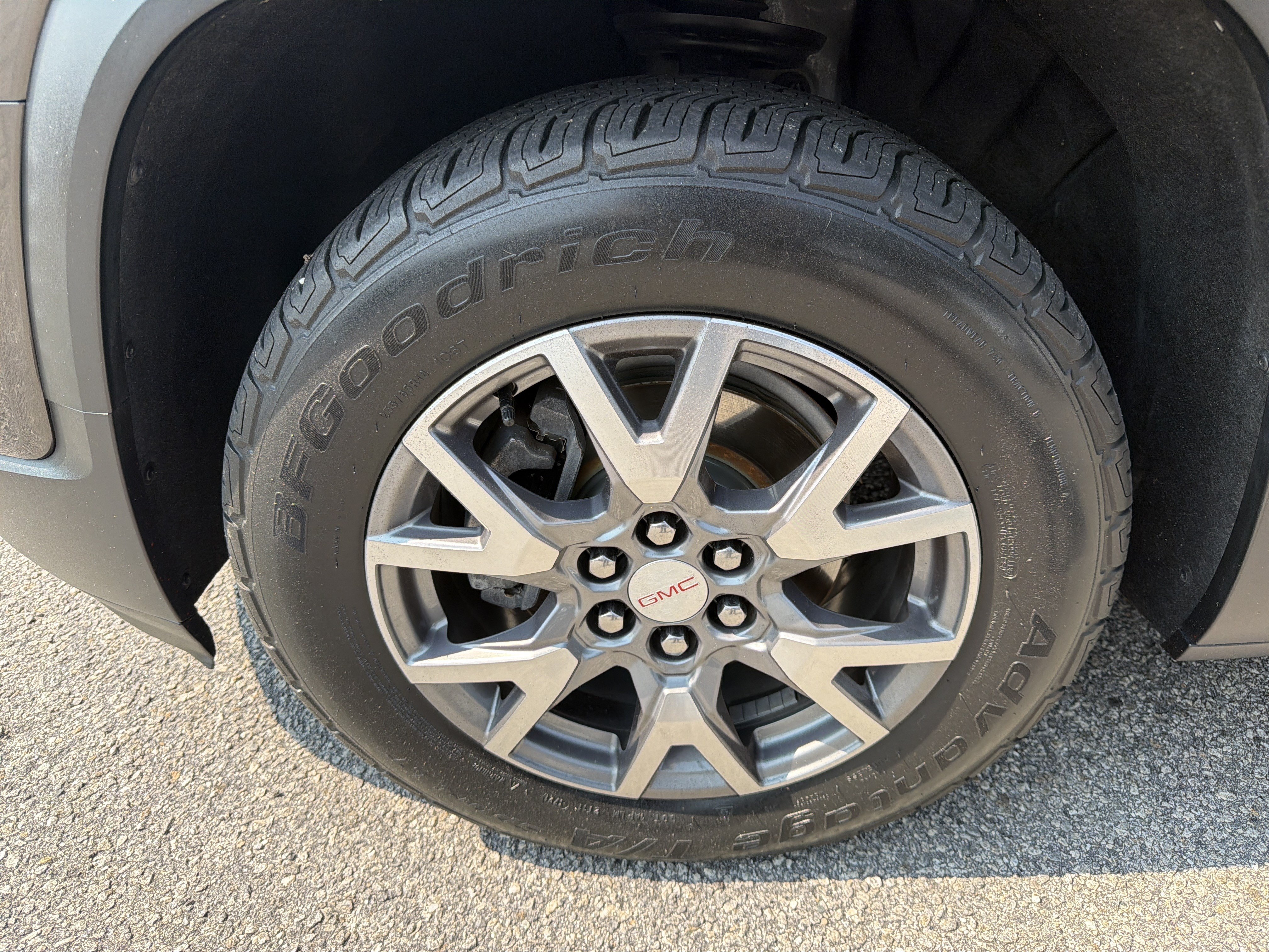 Certified 2020 GMC Acadia SLT w/ LPO, Floor Liner Package FWD image 12