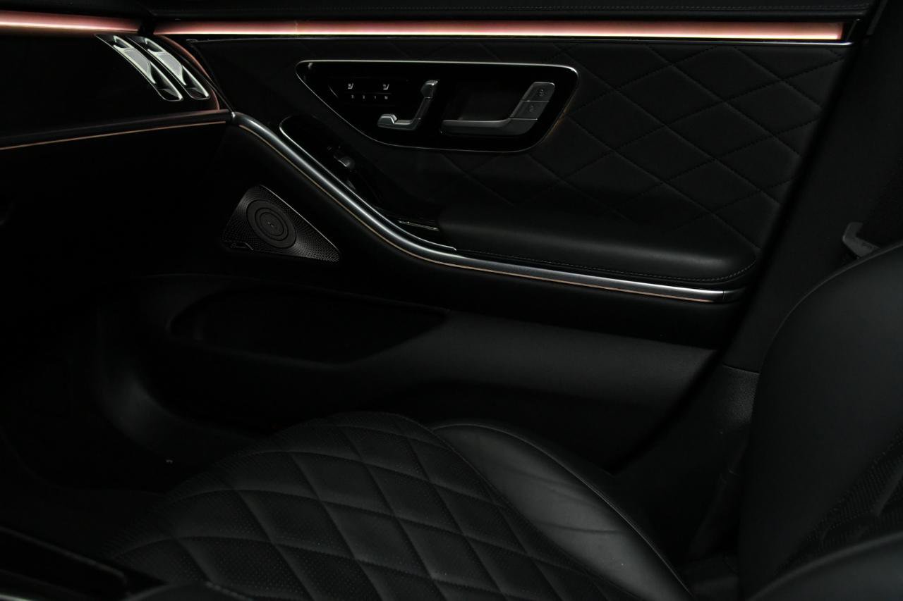 Used 2022 Mercedes-Benz S 580 4MATIC Sedan w/ AMG Line Package image 27
